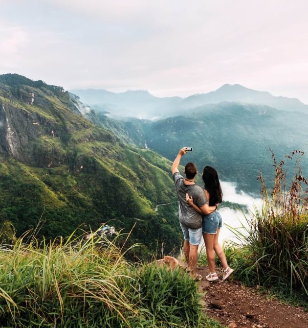 a-couple-in-love-takes-a-selfie-man-and-woman-hol-2026-01-07-02-05-07-utc