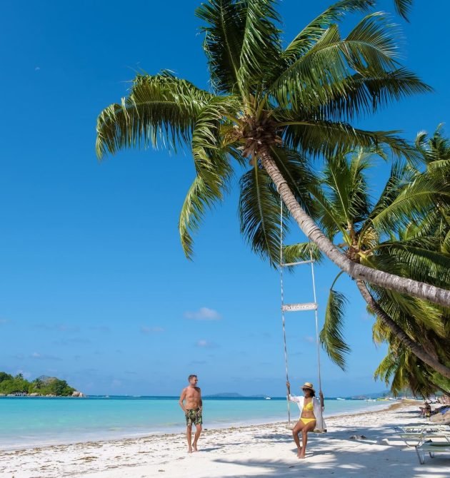 a-couple-of-men-and-women-on-a-tropical-beach-with-2026-01-07-00-45-39-utc